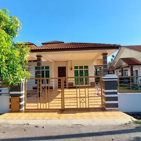 Dhia Homestay Macang Exterior photo